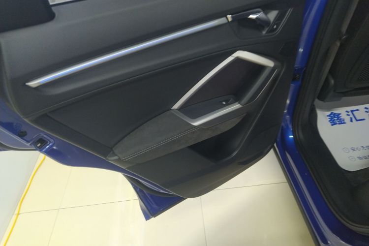 奥迪Q3 2019款 40 TFSI 时尚动感型中控内饰7008