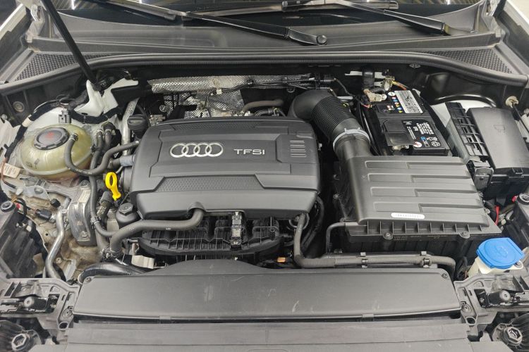 奥迪Q3 2020款 45 TFSI quattro 时尚动感型机舱底盘24