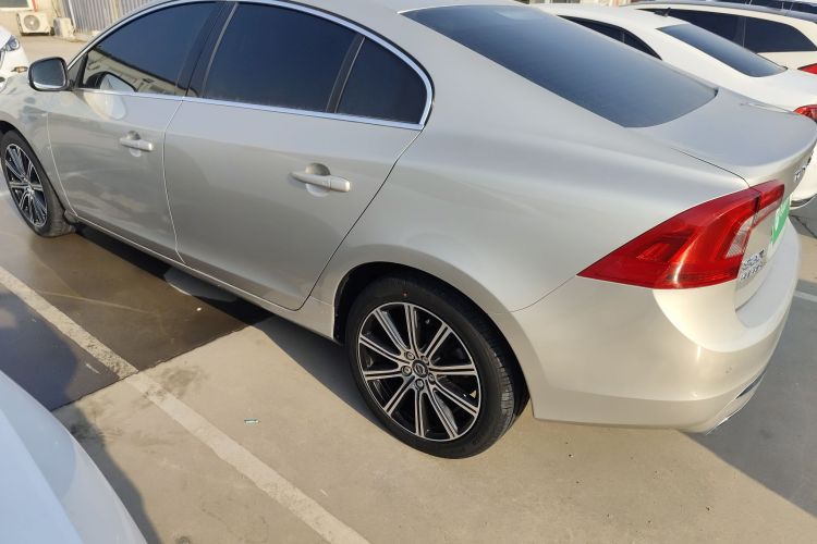 沃尔沃S60 2019款 S60L 改款 T5 智驭菁英版车身外观4