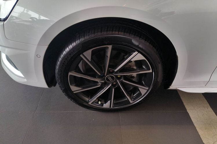 奥迪A4L 2022款 40 TFSI 豪华致雅型车身外观35