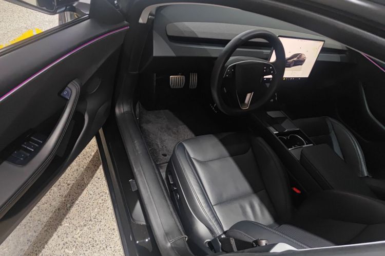 特斯拉 Model 3 2023款 长续航全轮驱动版中控内饰7003