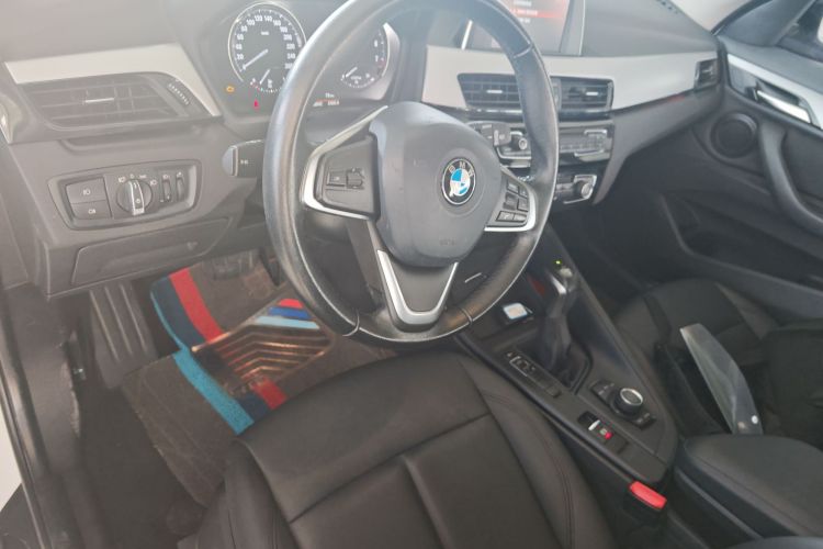 宝马X1 2019款 sDrive18Li 时尚型中控内饰12