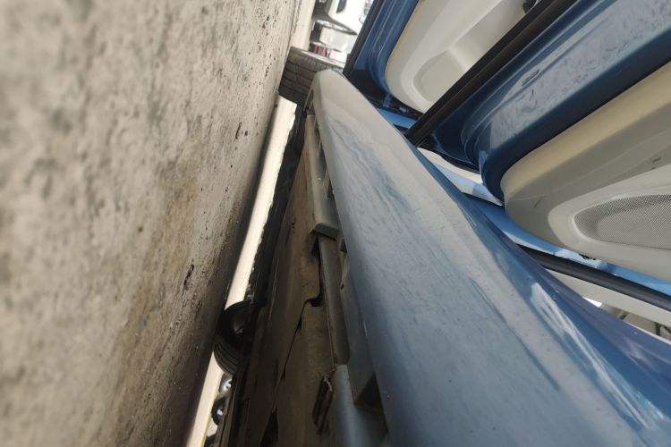 沃尔沃V40 2016款 T3 智逸版机舱底盘30