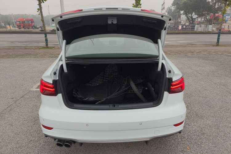 奥迪A3 2018款 30周年年型 Limousine 35 TFSI 运动型机舱底盘23