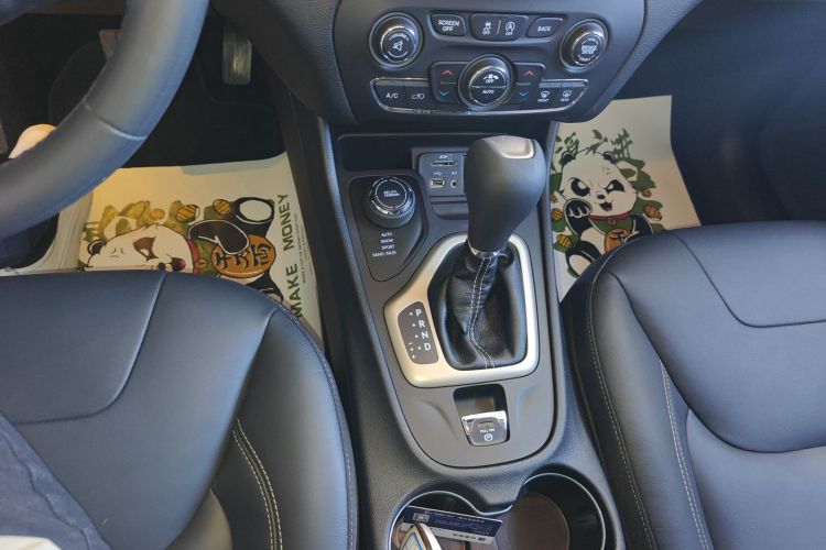 Jeep 自由光 2017款 2.4L 专业智能版中控内饰18