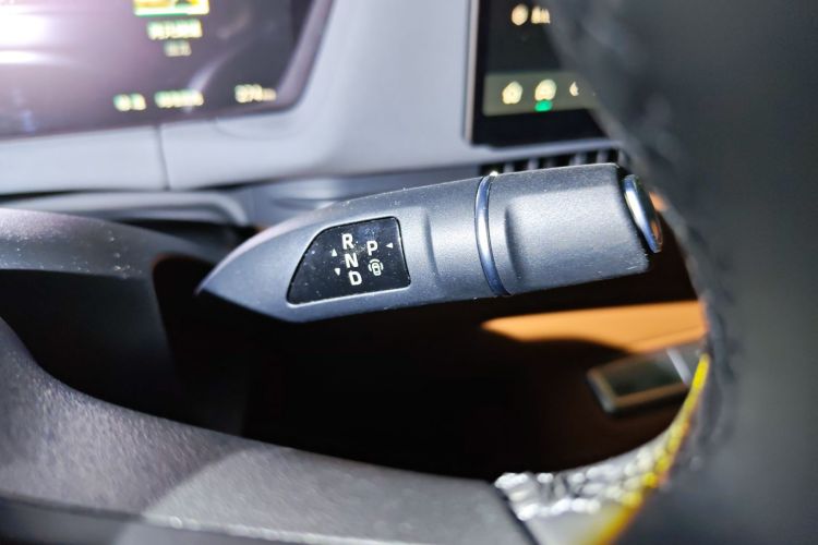 哈弗枭龙MAX 2025款 Hi4 110 Pro中控内饰18