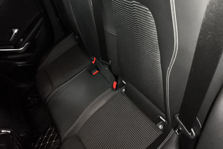 奔驰A级(进口) 2019款 A 200 动感型中控内饰21