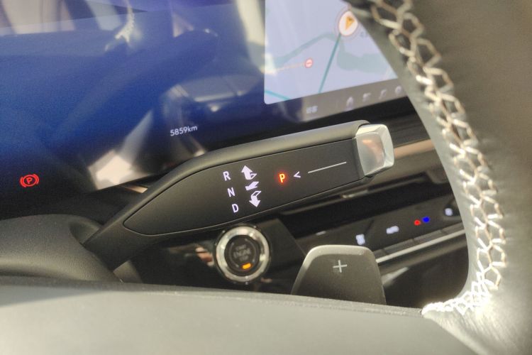 别克 2024款 昂科威S  25T 炫黑风尚版中控内饰18