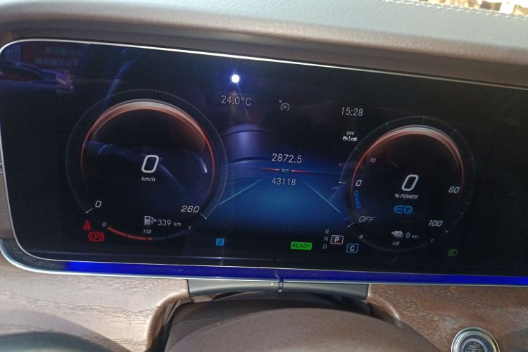 奔驰E级新能源 2022款 改款 E 350 e L 插电式混合动力轿车中控内饰14