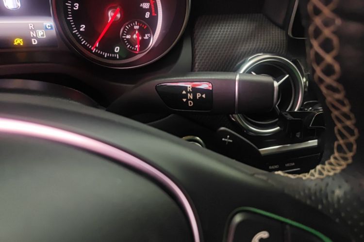 奔驰GLA 2018款 GLA 200 时尚型中控内饰18