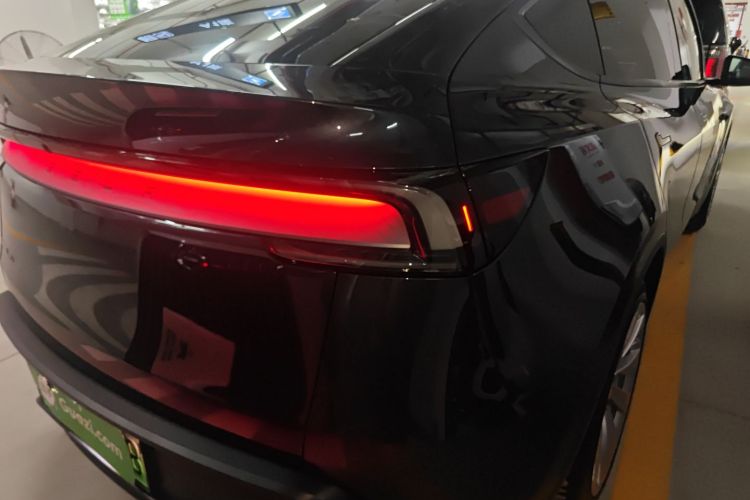 特斯拉 Model Y 2025款 长续航全轮驱动 首发版车身外观6006