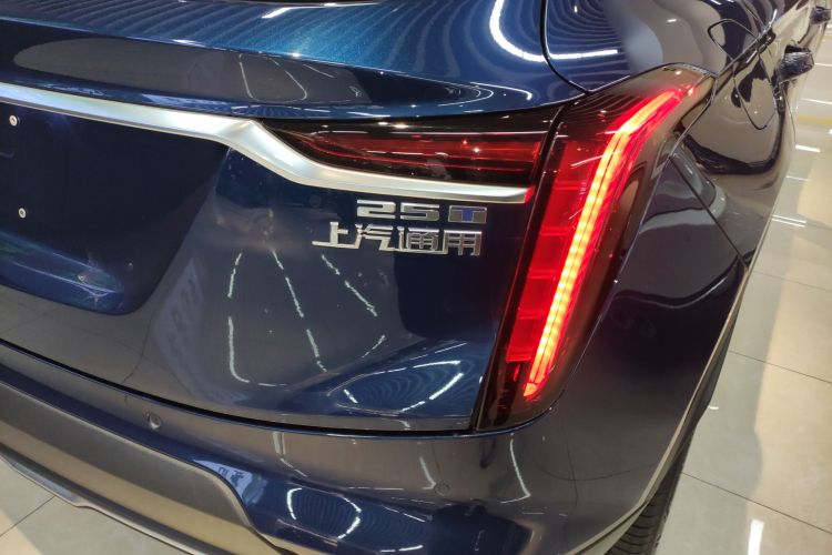 凯迪拉克GT4 2023款 25T 风尚型车身外观9