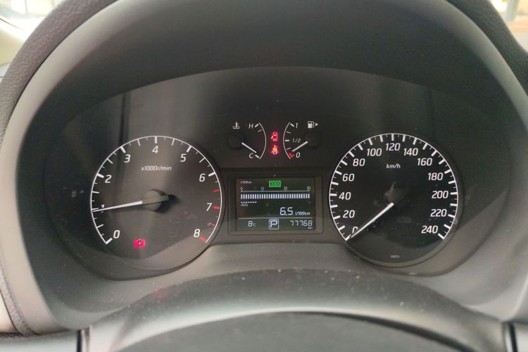 日产 轩逸 2014款 1.6XV CVT尊享版中控内饰14