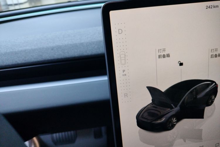 特斯拉 Model 3 2023款 后轮驱动版中控内饰18