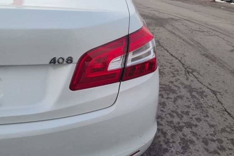 标致408 2015款 1.2T 自动豪华版车身外观9