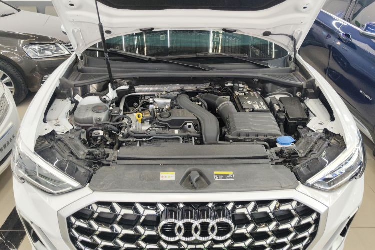 奥迪Q3 2024款 35 TFSI 时尚动感型机舱底盘24