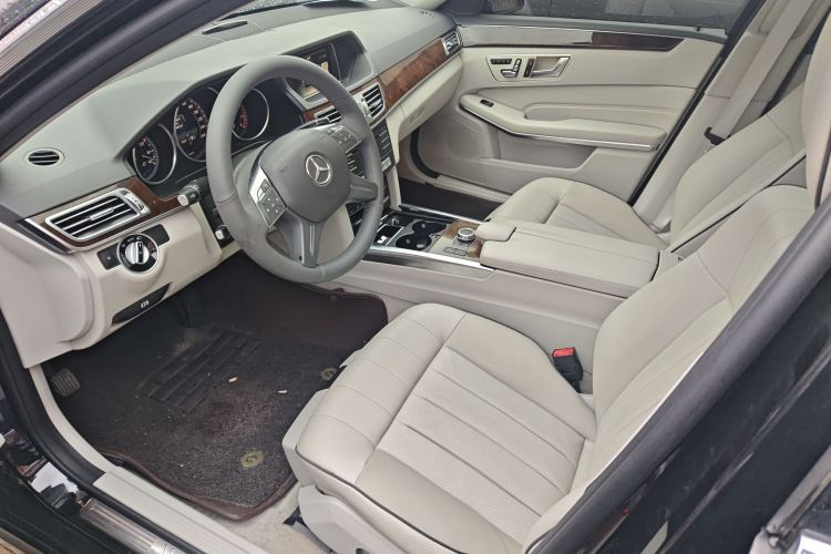 奔驰E级 2015款 改款 E 260 L中控内饰19