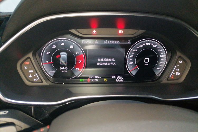 奥迪Q3 2022款 40 TFSI RS套件燃速型局部细节14