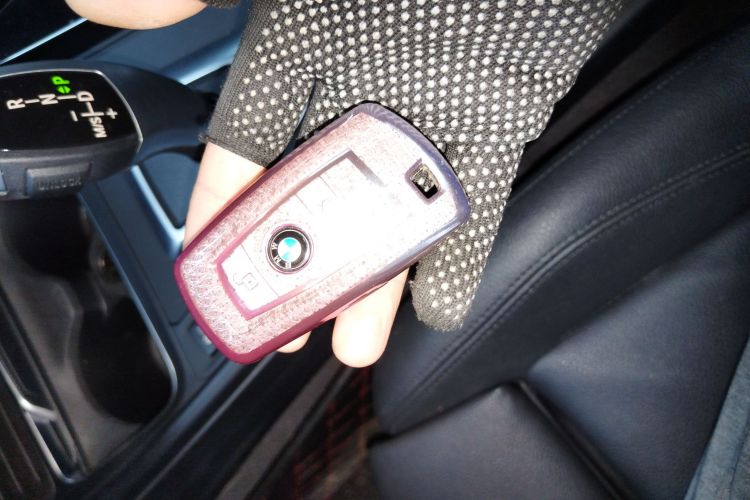 宝马3系GT 2019款 320i 时尚型中控内饰11