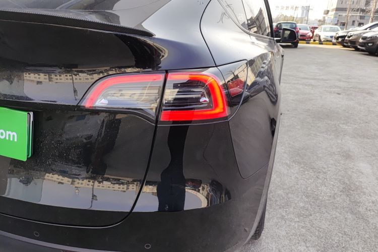 特斯拉 Model Y 2022款 改款 后轮驱动版车身外观9