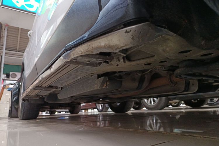 别克 昂科威 2017款 20T 两驱精英型机舱底盘29