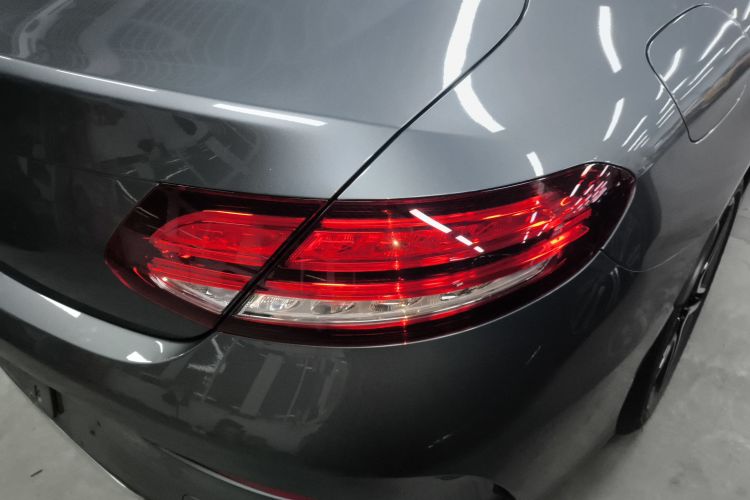 奔驰C级(进口) 2020款 C 260 轿跑车车身外观9