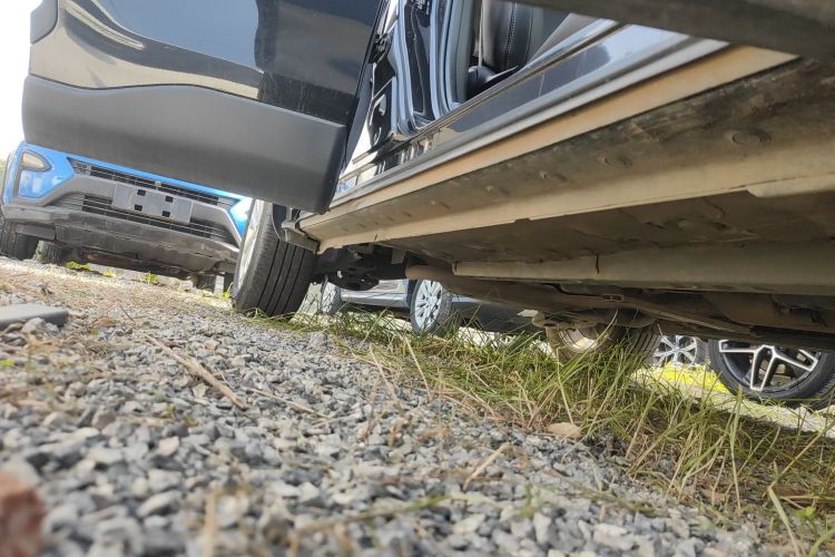 丰田 锋兰达 2023款 2.0L CVT精英版局部细节9001