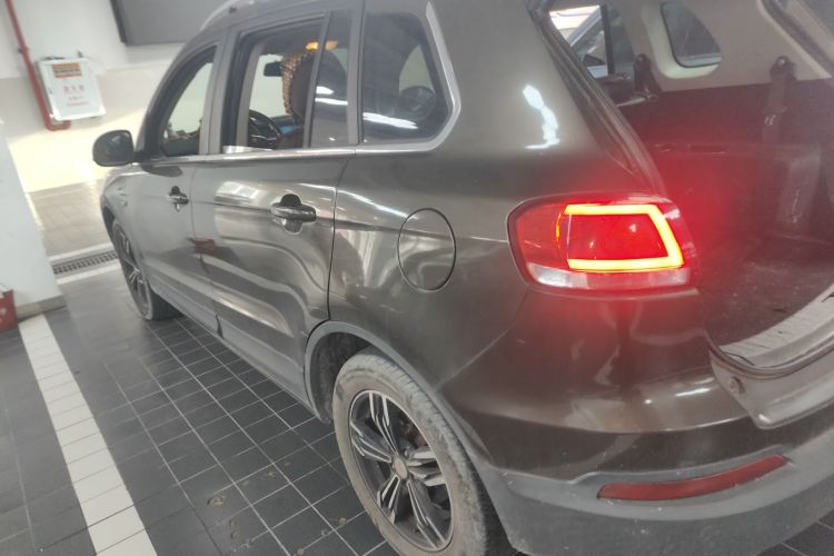 众泰 大迈X5 2017款 升级版 1.5T 手动豪华7座型车身外观4