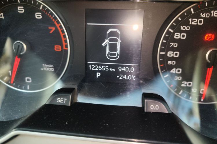 奥迪A4L 2013款 35 TFSI 自动舒适型中控内饰15