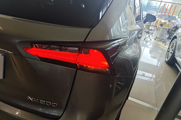 雷克萨斯NX 2016款 200 全驱 锋尚版车身外观9