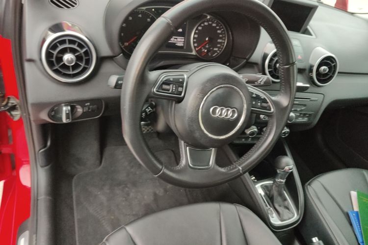 奥迪A1 2014款 30 TFSI 舒适型中控内饰13