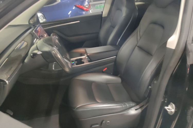 特斯拉 Model Y 2021款 标准续航后驱版中控内饰19