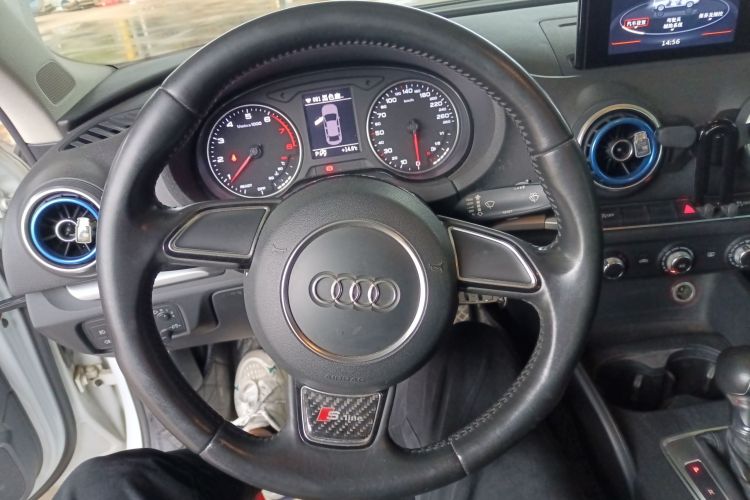 奥迪A3 2016款 Limousine 35 TFSI 进取型中控内饰13