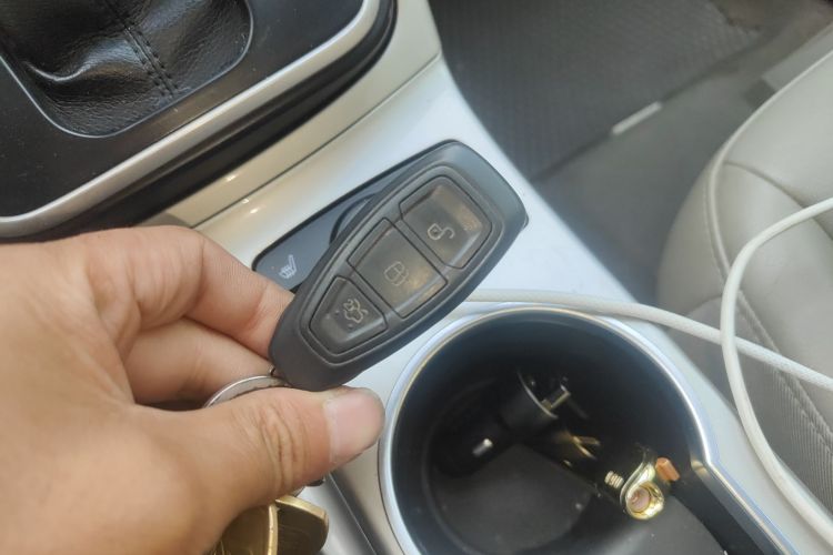 福特 翼虎 2015款 1.5L GTDi 四驱精英型中控内饰7001