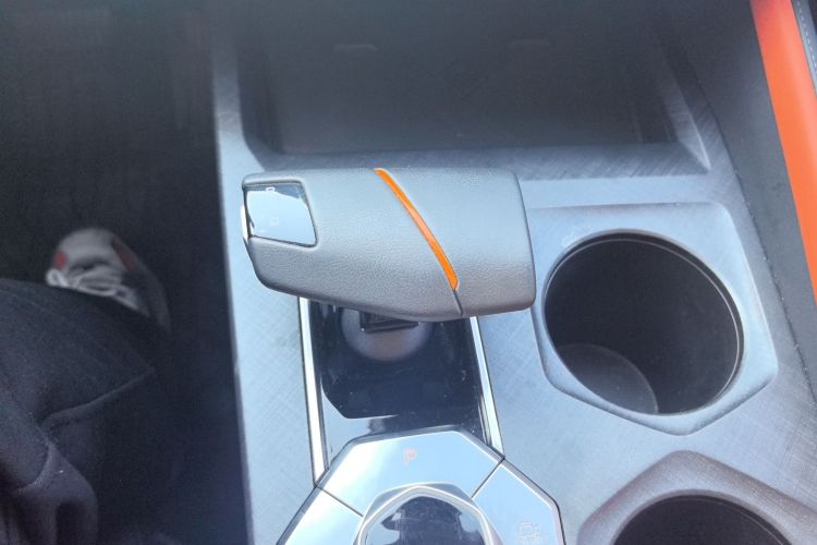 长安UNI-V 2022款 1.5T 尊贵型局部细节18