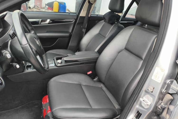 奔驰C级 2013款 C 180 经典型 Grand Edition局部细节19