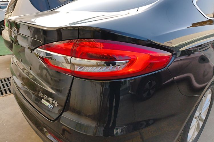 福特 蒙迪欧 2020款 EcoBoost 200 时尚型车身外观9