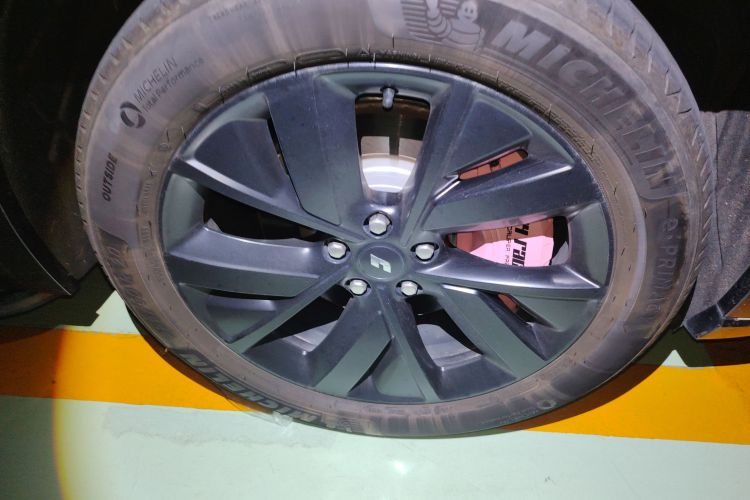 理想汽车 理想L8 2023款 Max车身外观10