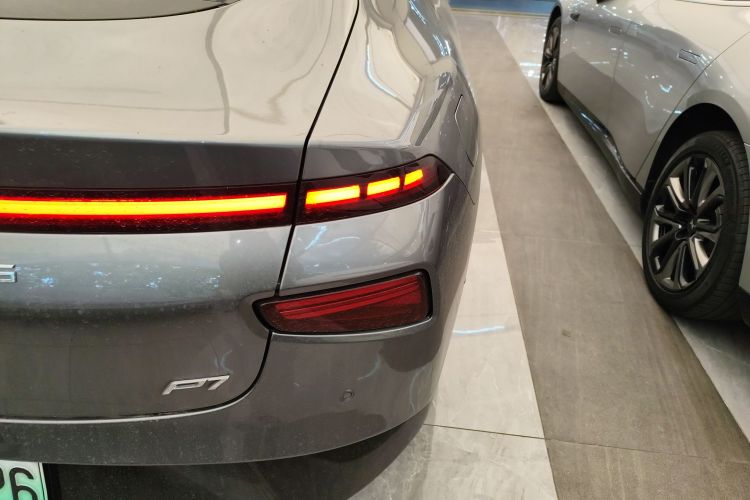 小鹏P7 2020款 670E车身外观9
