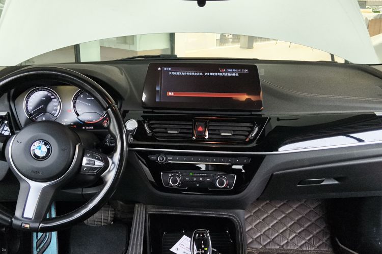 宝马1系 2021款 改款 120i M运动曜夜版中控内饰12