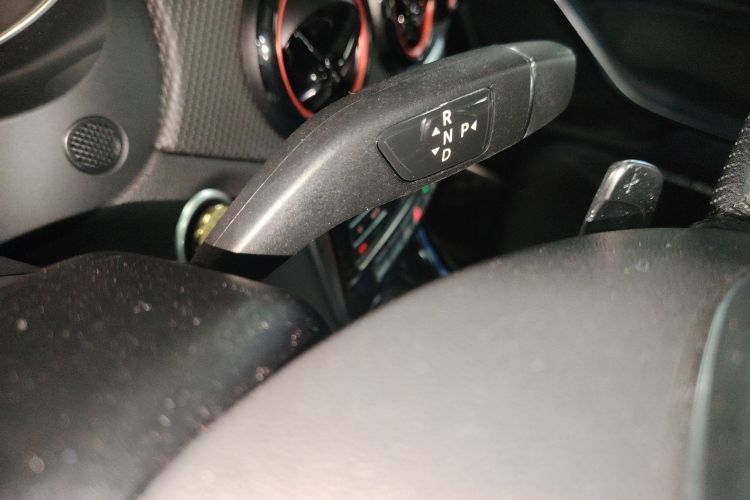 奔驰GLA 2019款 GLA 200 时尚型中控内饰18