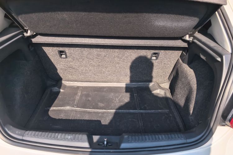 大众 Polo 2016款 1.4L 自动风尚型机舱底盘23