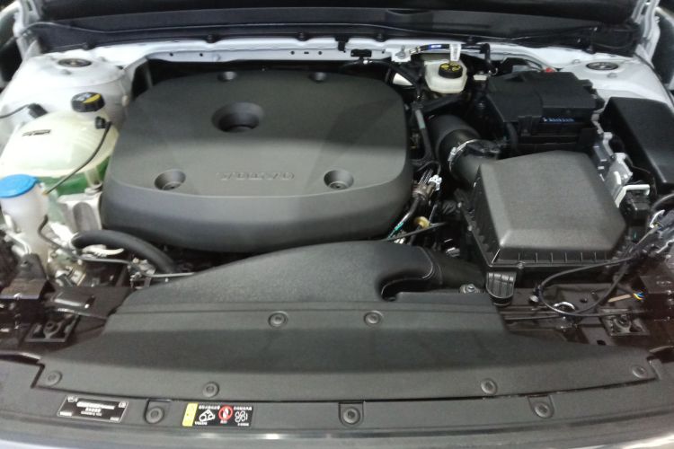 沃尔沃XC40 2022款 T4 四驱智远豪华版机舱底盘24