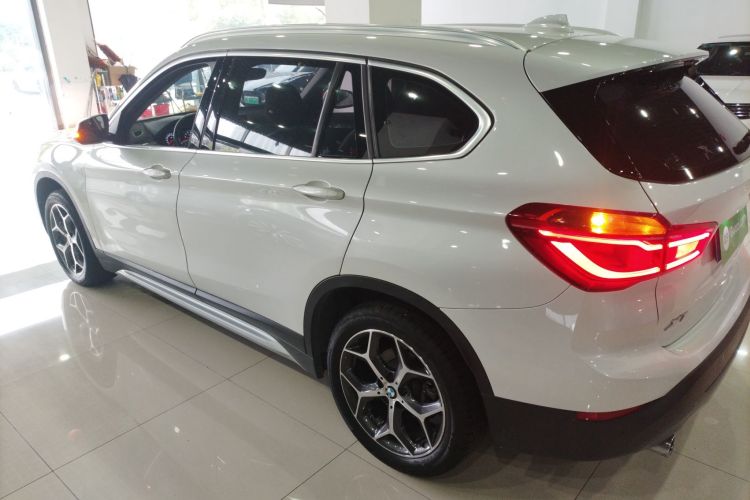 宝马X1 2019款 xDrive20Li 尊享型车身外观4