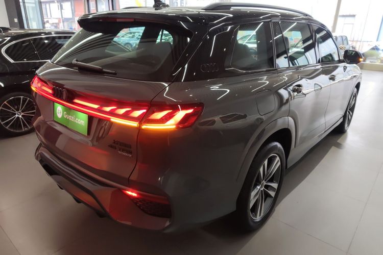 奥迪Q6 2023款 45 TFSI quattro 齐云型 飞骑套装车身外观7