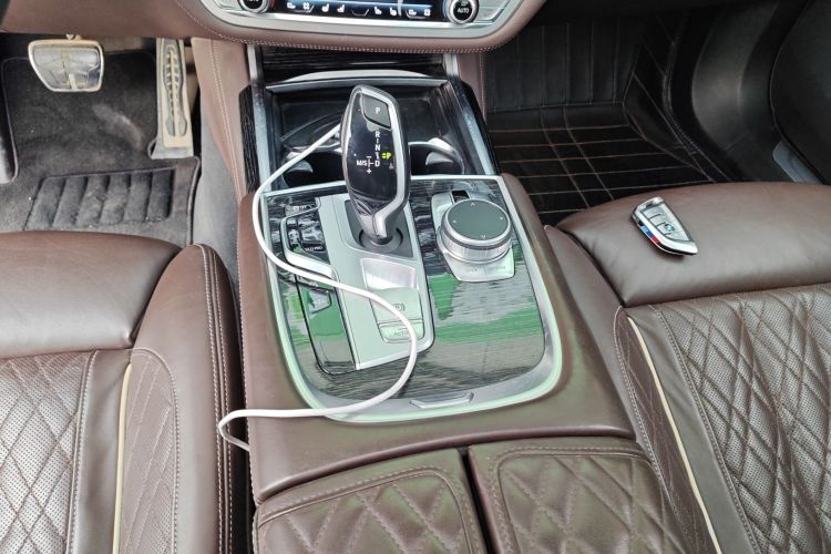 宝马7系 2021款 740Li 领先型 M运动套装局部细节18