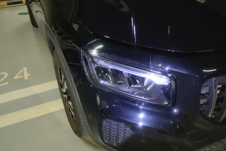 奔驰GLB 2024款 GLB 220 动感型车身外观8