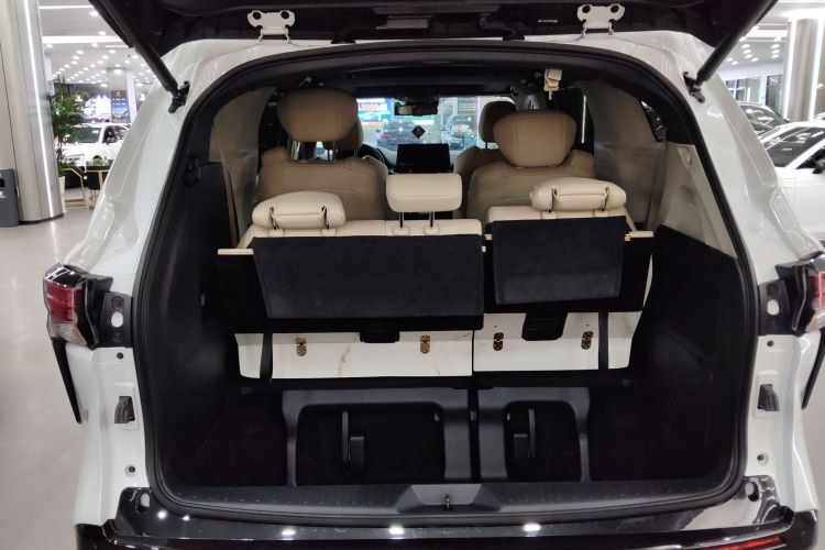 丰田 赛那SIENNA 2021款 2.5L混动 至尊版机舱底盘23