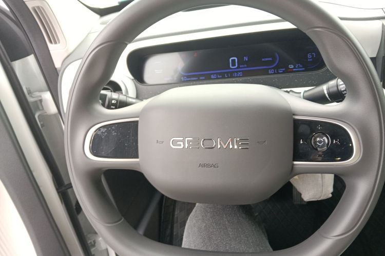 吉利银河 2025款 210km 熊猫卡丁中控内饰13