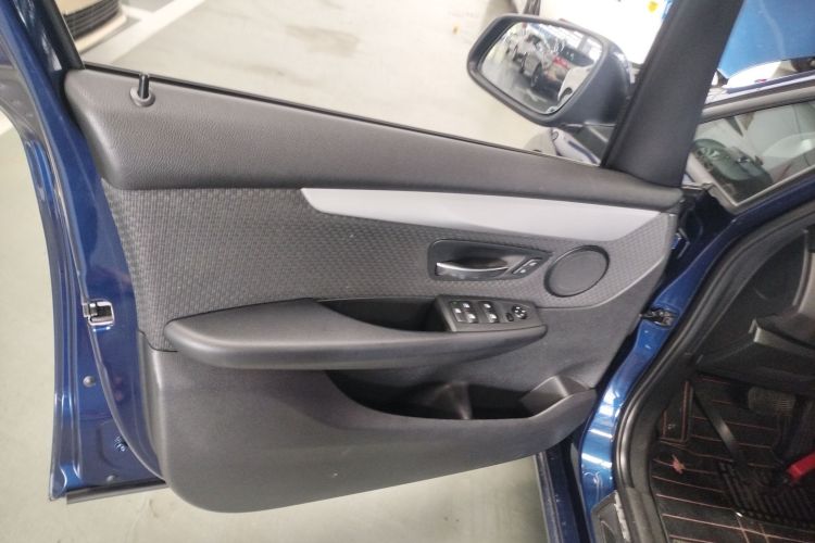 宝马2系旅行车 2016款 218i 领先型中控内饰7003